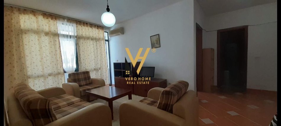 Tirane, jepet me qera apartament 1+1+Ballkon Kati 8, 76 m² 600 € (ISH EKSPOZITA)