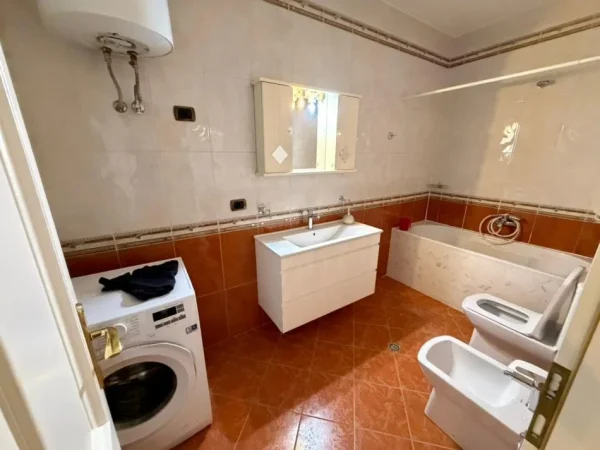 Tirane, shitet apartament 1+1 Kati 4, 125 m² 