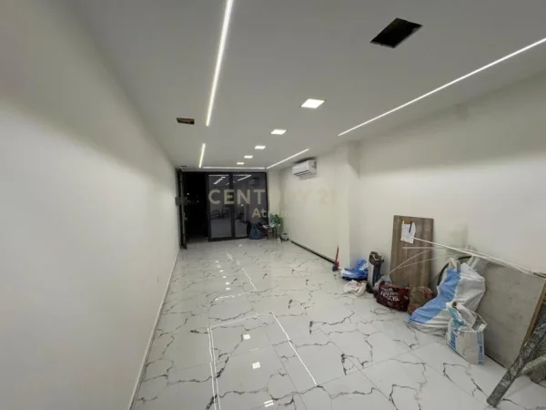 Tirane, jepet me qera ambjent biznesi Kati 0, 54 m² 500 € (Ura e Nishrakut)