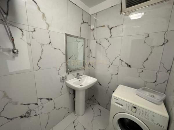 Tirane, jepet me qera ambjent biznesi Kati 0, 54 m² 500 € (Ura e Nishrakut)