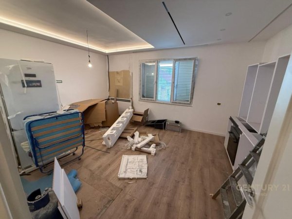 Tirane, shes apartament 2+1+Ballkon Kati 3, 150 m² 320.000 € (Stadiumi Dinamo)