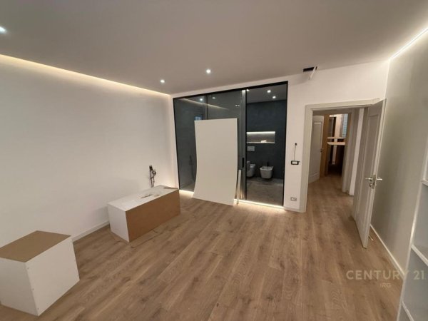Tirane, shes apartament 2+1+Ballkon Kati 3, 150 m² 320.000 € (Stadiumi Dinamo)