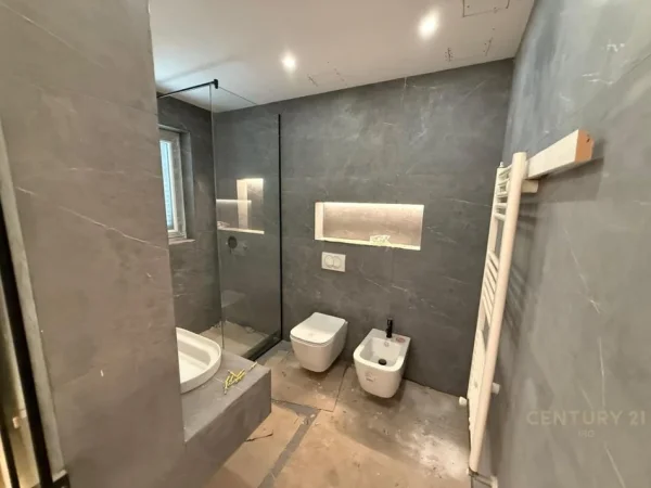 Tirane, shes apartament 2+1+Ballkon Kati 3, 150 m² 320.000 € (Stadiumi Dinamo)