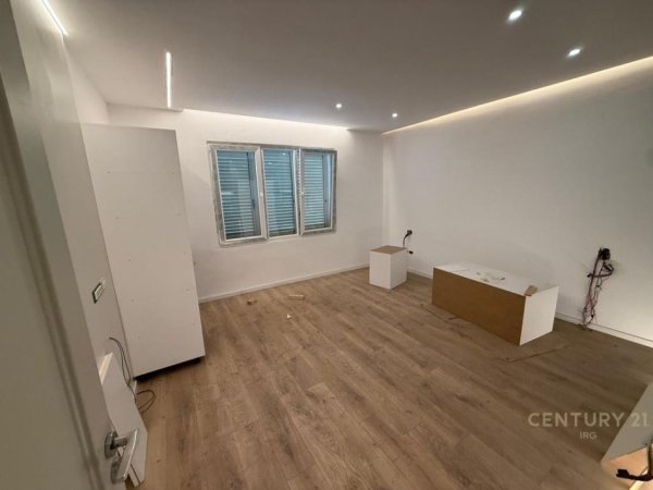 Tirane, shes apartament 2+1+Ballkon Kati 3, 150 m² 320.000 € (Stadiumi Dinamo)