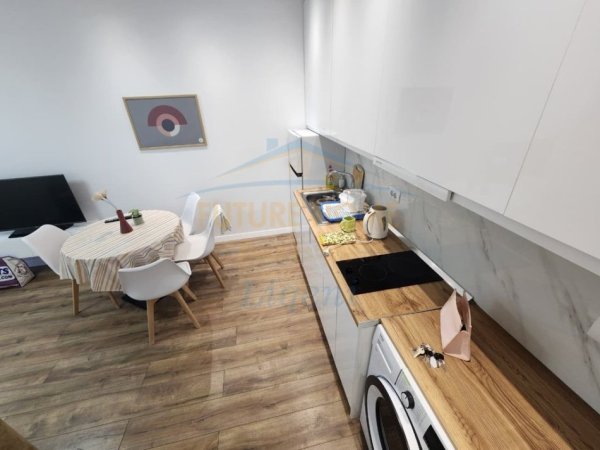 Tirane, jepet me qera apartament 1+1 Kati 5, 70 m² 650 € 