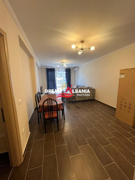 Tirane, jepet me qera apartament 2+1 , 114 m² 450 € (Yzberisht)