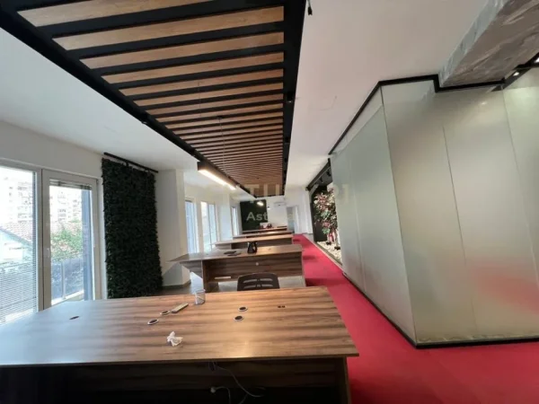 Tirane, jepet me qera ambjent biznesi Kati 1, 287 m² 2.300 € (Ish Fusha Aviacionit)