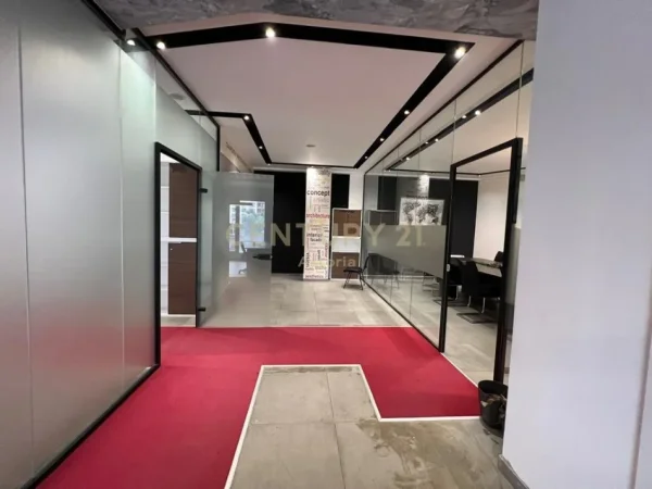 Tirane, jepet me qera ambjent biznesi Kati 1, 287 m² 2.300 € (Ish Fusha Aviacionit)