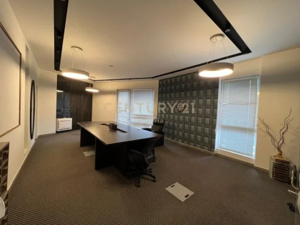 Tirane, jepet me qera ambjent biznesi Kati 1, 287 m² 2.300 € (Ish Fusha Aviacionit)