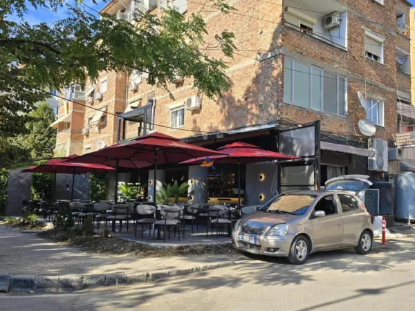 Tirane, shitet ambjent biznesi Kati 0, 65 m² 700.000 € (STADIUMI DINAMO)