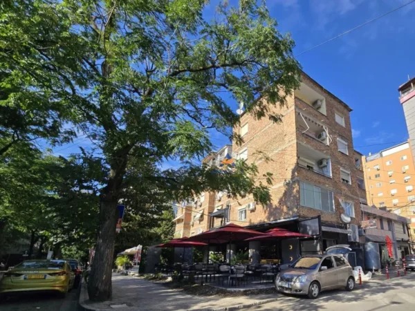 Tirane, shitet ambjent biznesi Kati 0, 65 m² 700.000 € (STADIUMI DINAMO)