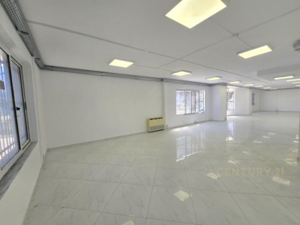 Tirane, jepet me qera ambjent biznesi Kati 0, 178 m² 1.500 € (Liqeni i Tiranes)