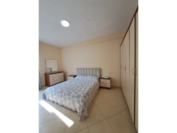 Tirane, jepet me qera apartament 2+1 Kati 4, 84 m² 600 € 