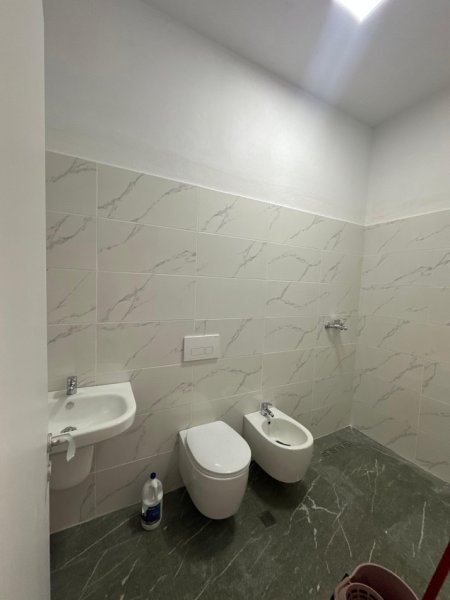 Tirane, jepet me qera apartament 1+1 , 65 m² 700 € (Spring Residence, Vasil Shanto)