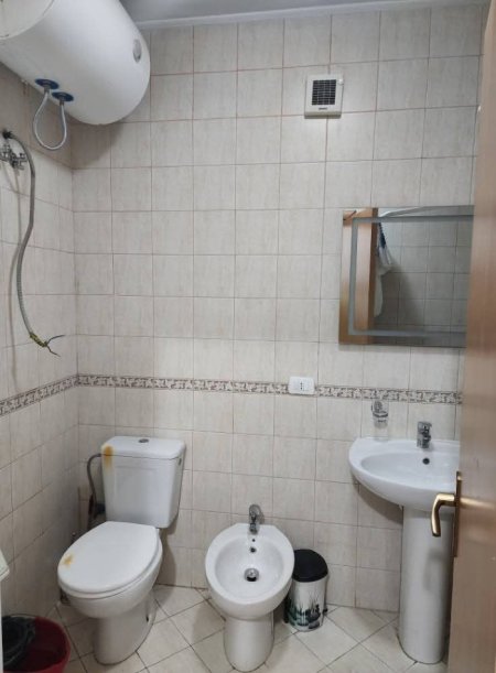 Tirane, jepet me qera apartament 2+1+Aneks+Ballkon Kati 1, 600 € 