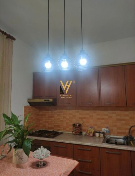 Tirane, jepet me qera apartament 2+1+Ballkon Kati 3, 95 m² 600 € (SIRI KODRA)