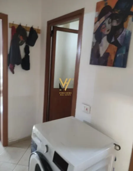 Tirane, jepet me qera apartament 2+1+Ballkon Kati 3, 95 m² 600 € (SIRI KODRA)