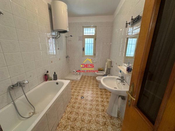 Vlore, jepet me qera shtepi 2+1+Ballkon Kati 0, 100 m² 400 € (Rruga Sadik Zotaj)