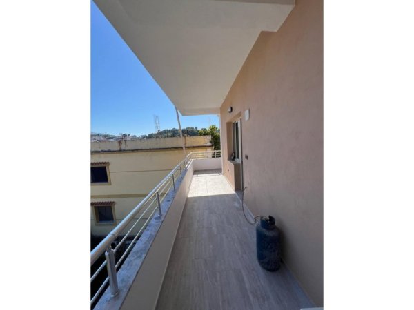 Tirane, jepet me qera apartament 2+1+Ballkon Kati 3, 120 m² 550 € (Vilat Amerikane)