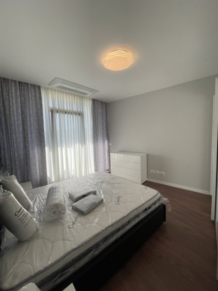 Tirane, jepet me qera apartament 1+1+Ballkon Kati 5, 70 m² 900 € (Rruga e kosovareve)