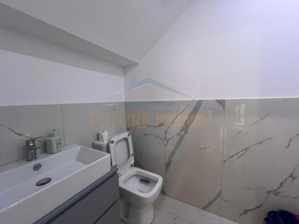 Tirane, jepet me qera ambjent biznesi Kati 0, 130 m² 2.000 € (Porcelan)