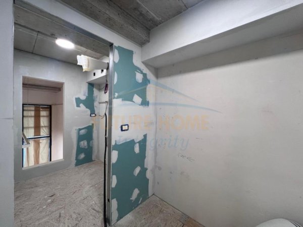 Tirane, jepet me qera ambjent biznesi Kati 0, 130 m² 2.000 € (Porcelan)