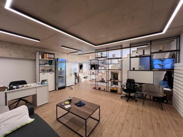 Tirane, jepet me qera ambjent biznesi Kati 0, 130 m² 2.000 € (Porcelan)
