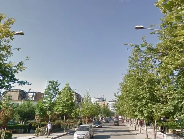 Tirane, jepet me qera  ambient biznesi Kati 1, 210 m² (Laprake)