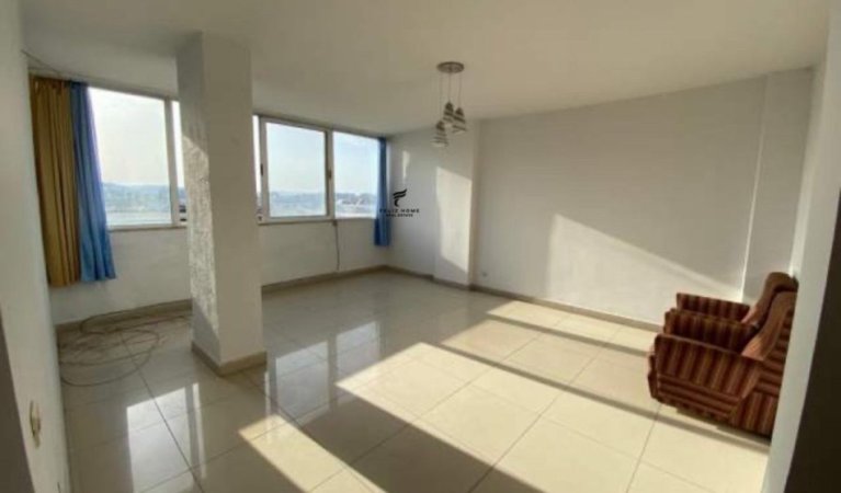 Tirane, jepet me qera zyre Kati 8, 110 m² 450 € (KOMUNA E PARISIT)
