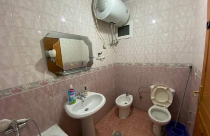 Tirane, jepet me qera zyre Kati 8, 110 m² 450 € (KOMUNA E PARISIT)
