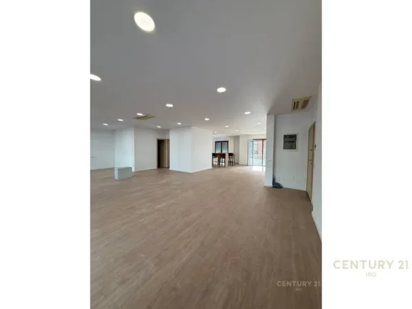 Tirane, jepet me qera ambjent biznesi Kati 6, 180 m² 2.500 € (Delijorgji)