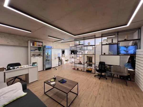 Tirane, shitet ambjent biznesi Kati 0, 147 m² 615.000 € (Porcelan)