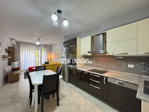 Tirane, jepet me qera apartament 2+1+Ballkon Kati 3, 92 m² 650 € (Kompleksi Kontakt , Rr. Ndre Mjeda)