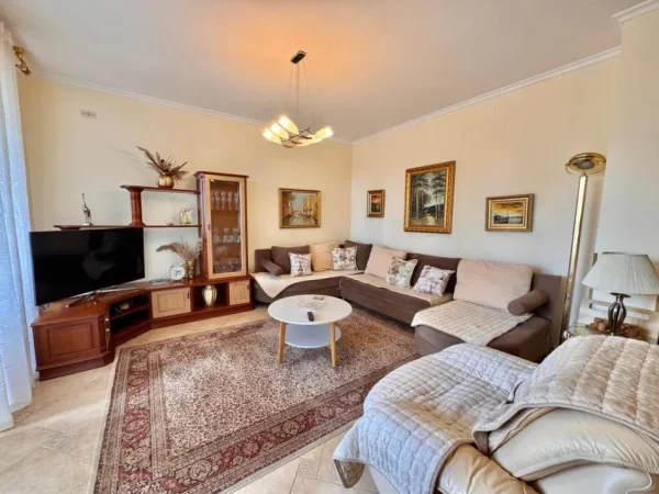 Tirane, jepet me qera apartament 3+1+Ballkon Kati 6, 130 m² 1.000 € (Rruga e Elbasanit)