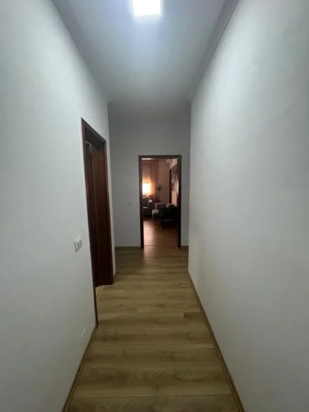 Tirane, jepet me qera ambjent biznesi Kati 4, 120 m² 750 € 