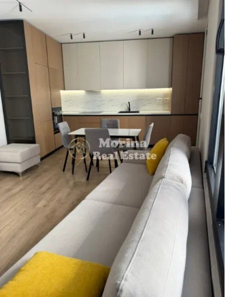 Tirane, jepet me qera apartament 2+1+Ballkon Kati 3, 99 m² 750 € (21 Dhjetori)