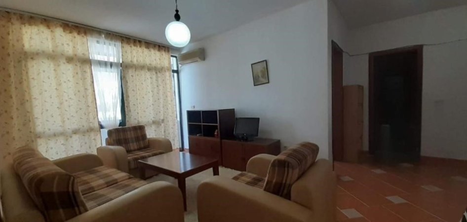 Tirane, jepet me qera apartament 1+1+Ballkon Kati 8, 76 m² 600 € (Ish Ekspozita)