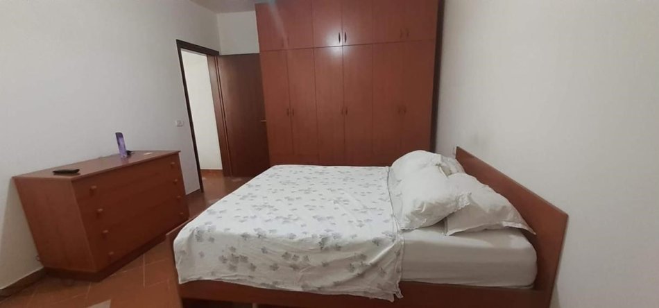 Tirane, jepet me qera apartament 1+1+Ballkon Kati 8, 76 m² 600 € (Ish Ekspozita)