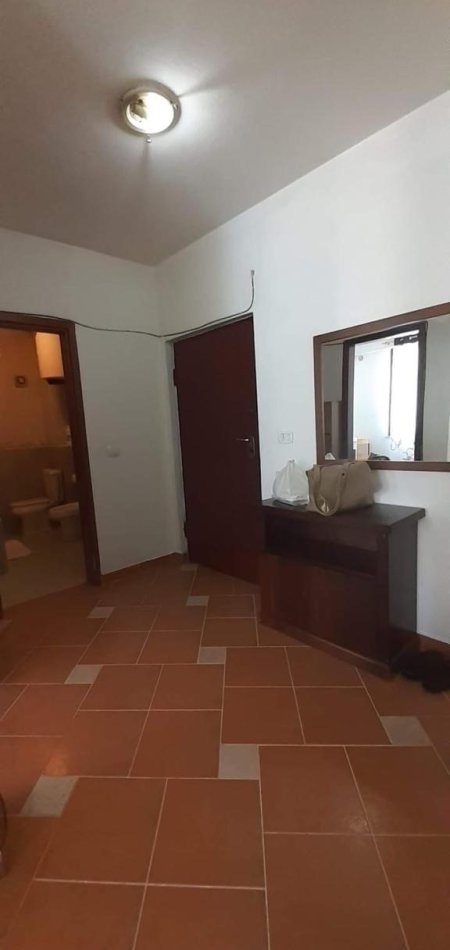 Tirane, jepet me qera apartament 1+1+Ballkon Kati 8, 76 m² 600 € (Ish Ekspozita)