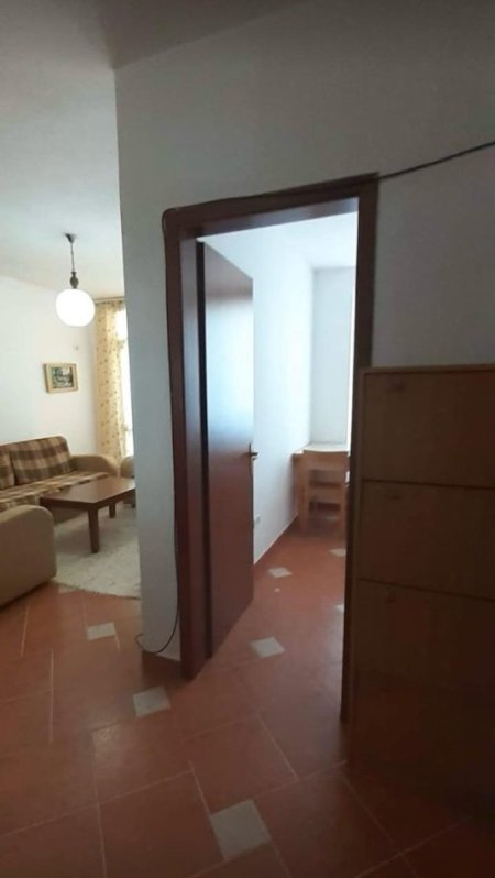 Tirane, jepet me qera apartament 1+1+Ballkon Kati 8, 76 m² 600 € (Ish Ekspozita)