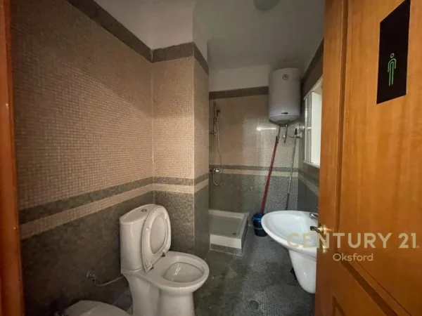 Tirane, jepet me qera ambjent biznesi Kati 5, 86 m² 1.000 € (Rruga e Elbasanit)