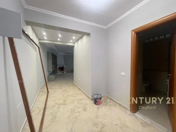Tirane, jap me qera ambjent biznesi Kati 5, 1.643 m² 1.500 € (Rruga e Elbasanit)