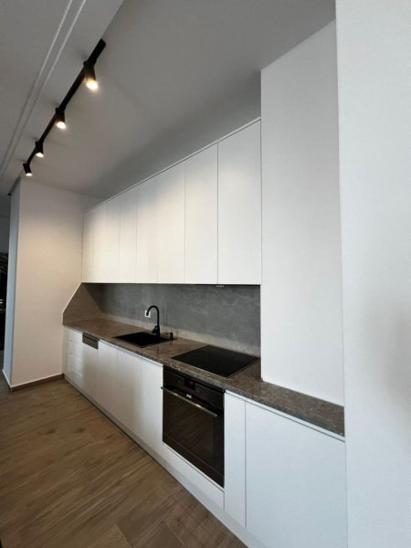 Tirane, shitet apartament 2+1+Ballkon Kati 3, 96 m² 240.000 € (GJIMNAZI PARTIZANI)