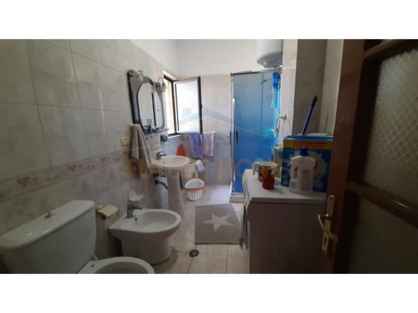 Tirane, shitet apartament 3+1 Kati 5, 117 m² 170.000 € (SHKOLLA E BASHKUAR)