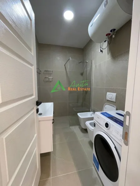 Tirane, jepet me qera apartament 1+1+Ballkon Kati 8, 55 m²,60 000 Leke (Afer Shkolles se Kuqe)