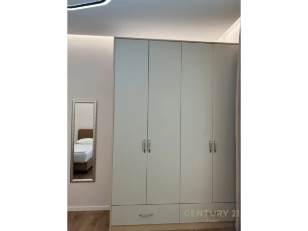 Tirane, jepet me qera apartament Kati 2, 98 m² 2.000 € (Rruga e Kosovareve)