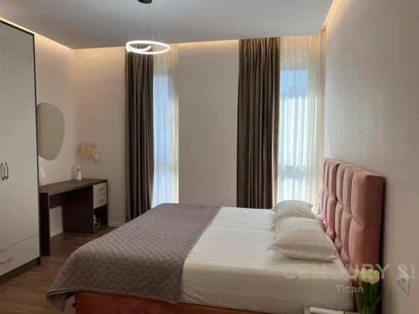 Tirane, jepet me qera apartament Kati 2, 98 m² 2.000 € (Rruga e Kosovareve)