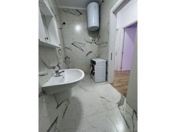 Tirane, jepet me qera apartament 2+1+Ballkon Kati 4, 110 m² 1.200 € (MYSLYM SHYRI)