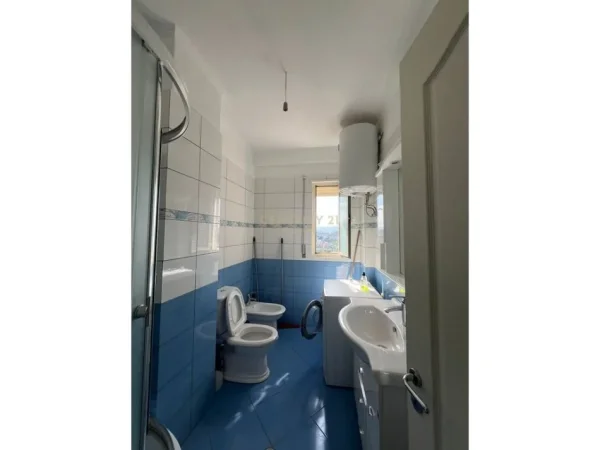 Tirane, jap me qera apartament 2+1+Ballkon Kati 3, 105 m² 350 € (Rruga e Dajtit)