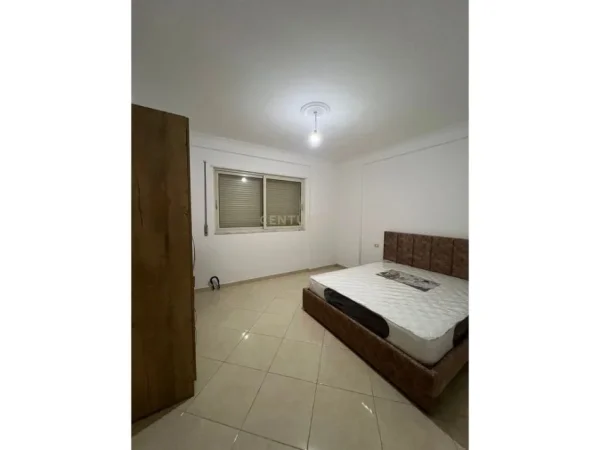 Tirane, jap me qera apartament 2+1+Ballkon Kati 3, 105 m² 350 € (Rruga e Dajtit)